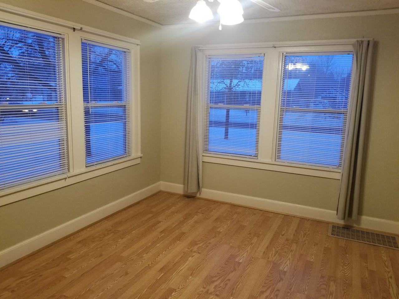 1516 Irvine Ave Nw - Photo 3 of 10