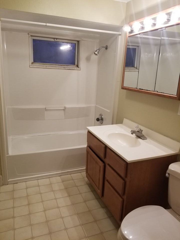 1516 Irvine Ave Nw - Photo 5 of 10