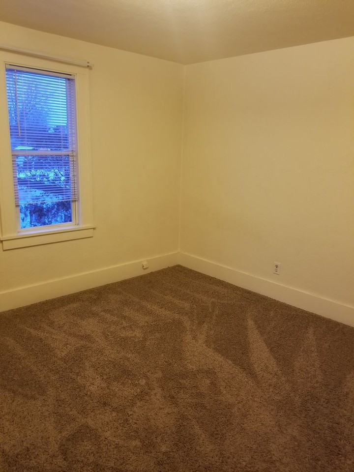 1516 Irvine Ave Nw - Photo 7 of 10