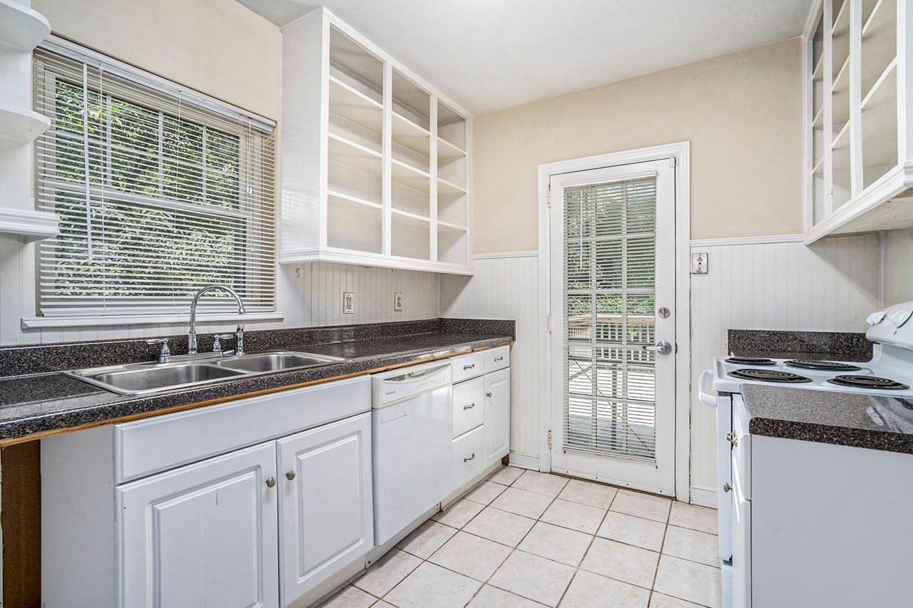 1968 N Decatur Rd Ne - Photo 4 of 20