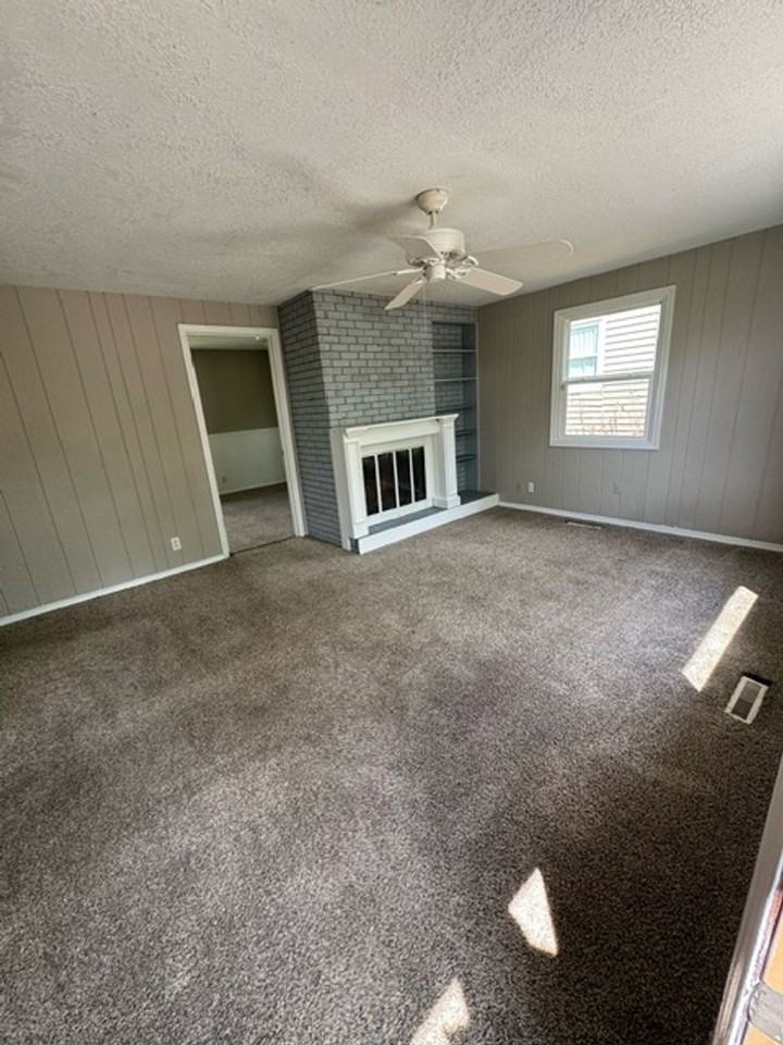 5225 Riviera Dr - Photo 2 of 9