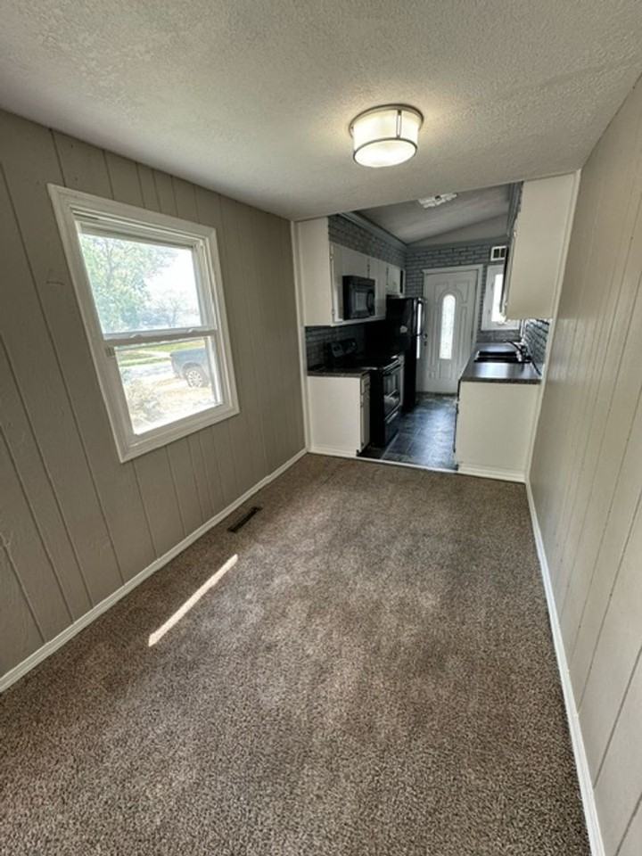 5225 Riviera Dr - Photo 3 of 9