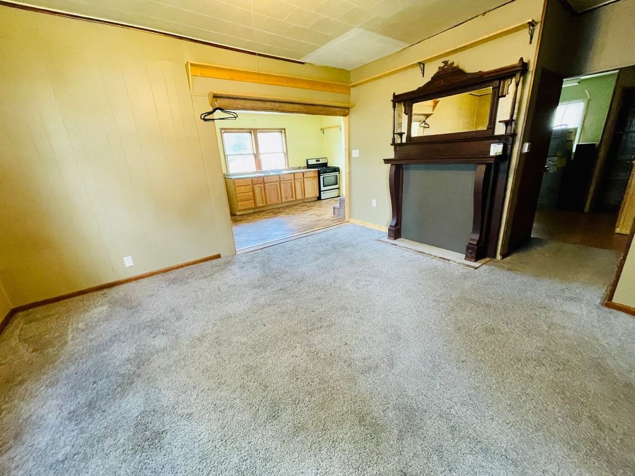 615 W 9th St - Photo 3 of 10