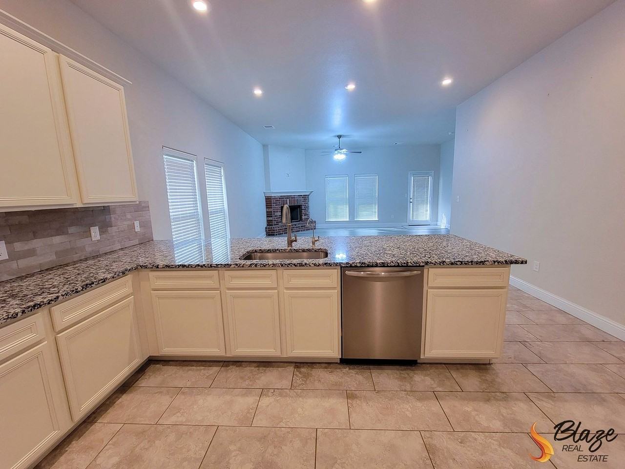 9207 Rockwood Dr - Photo 6 of 28