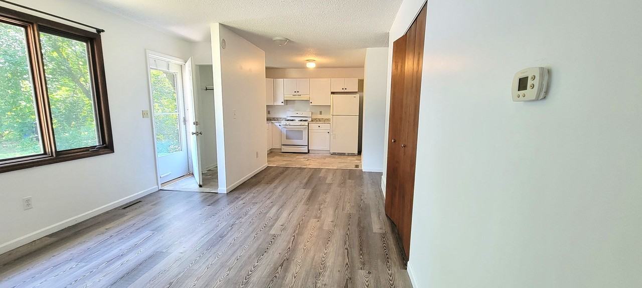 286 E South Airport Rd - Photo 2 of 12