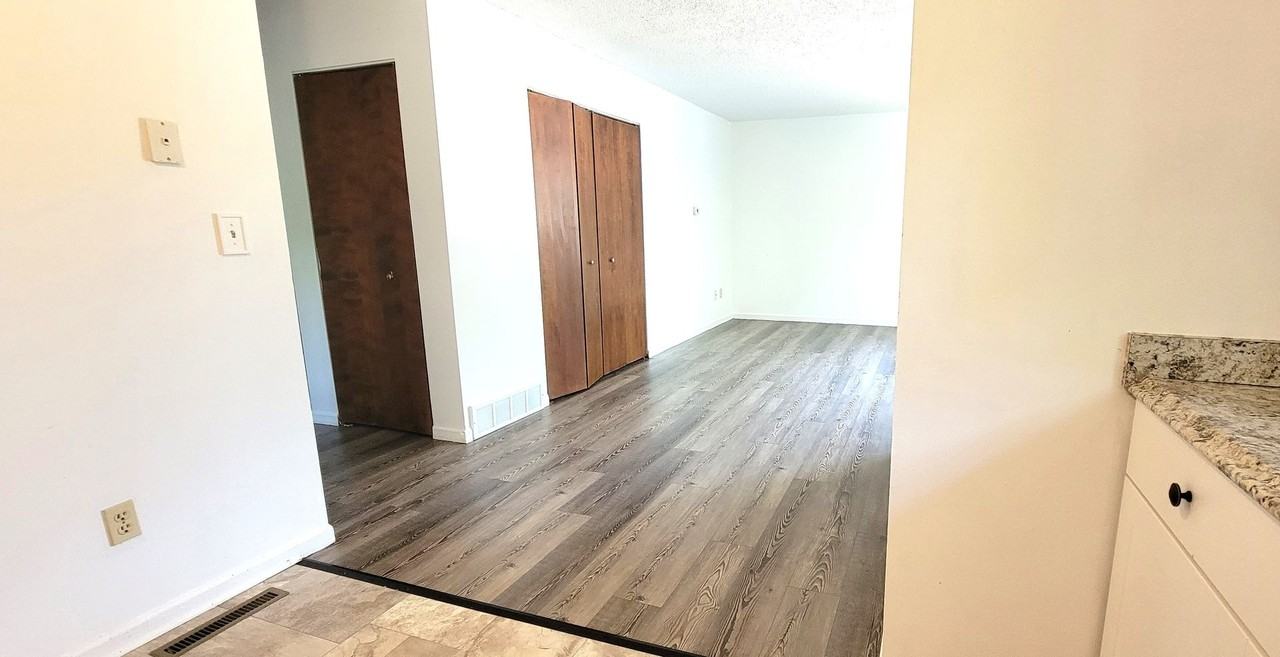 286 E South Airport Rd - Photo 3 of 12