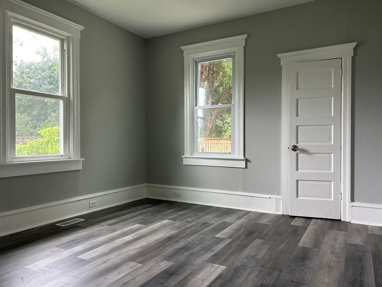 148 Charles Ave - Photo 5 of 10