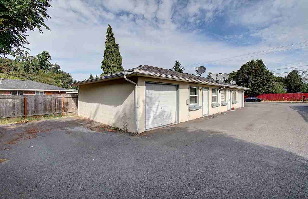 E 20th St Duplex - Photo 2 of 19