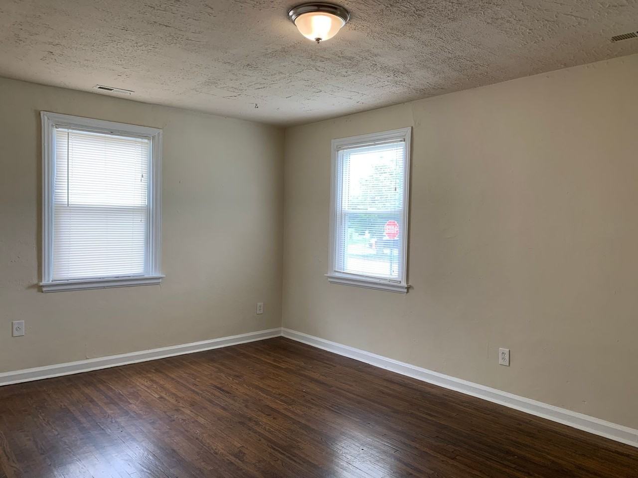 1601 N 29th St - Photo 5 of 36