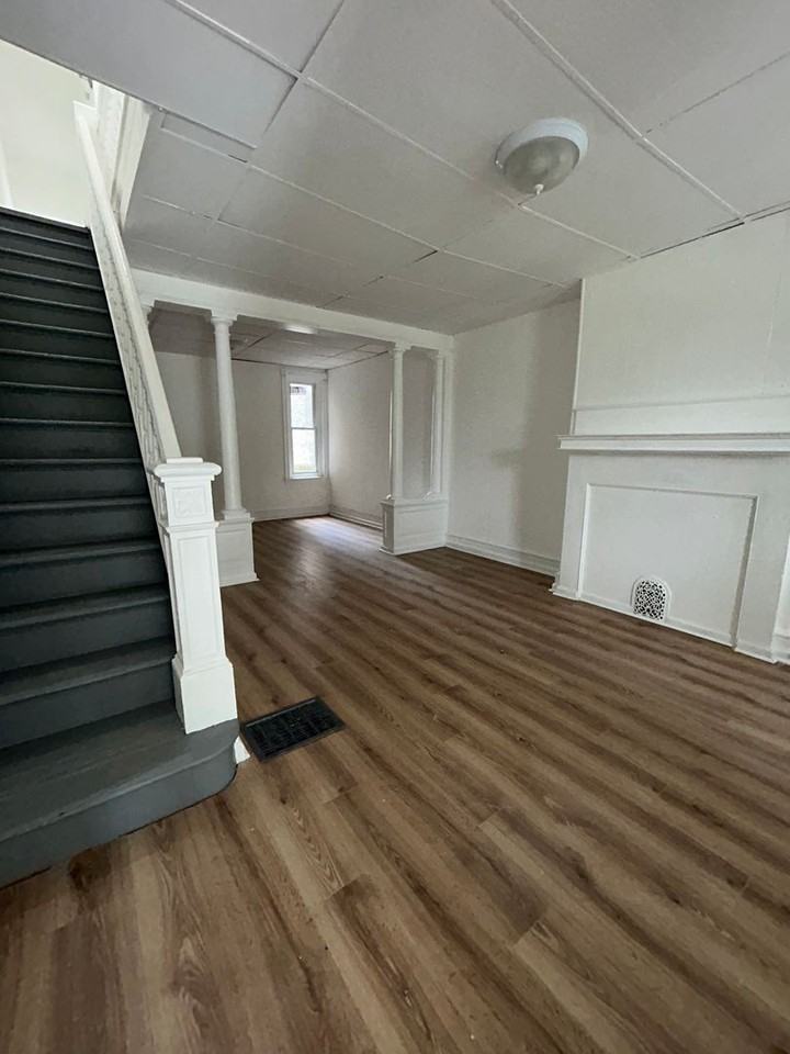 908 N 3rd St - Photo 3 of 16