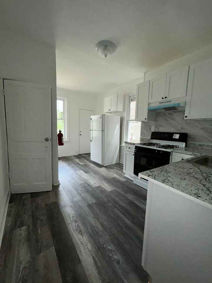 908 N 3rd St - Photo 6 of 16