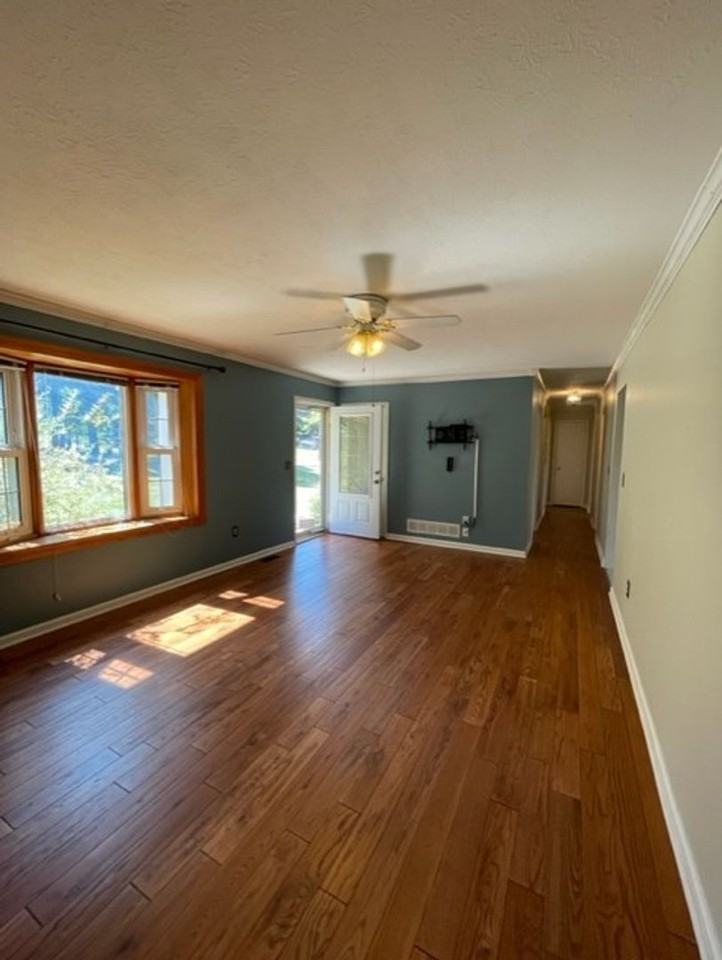 350 Valley View Dr - Photo 3 of 18