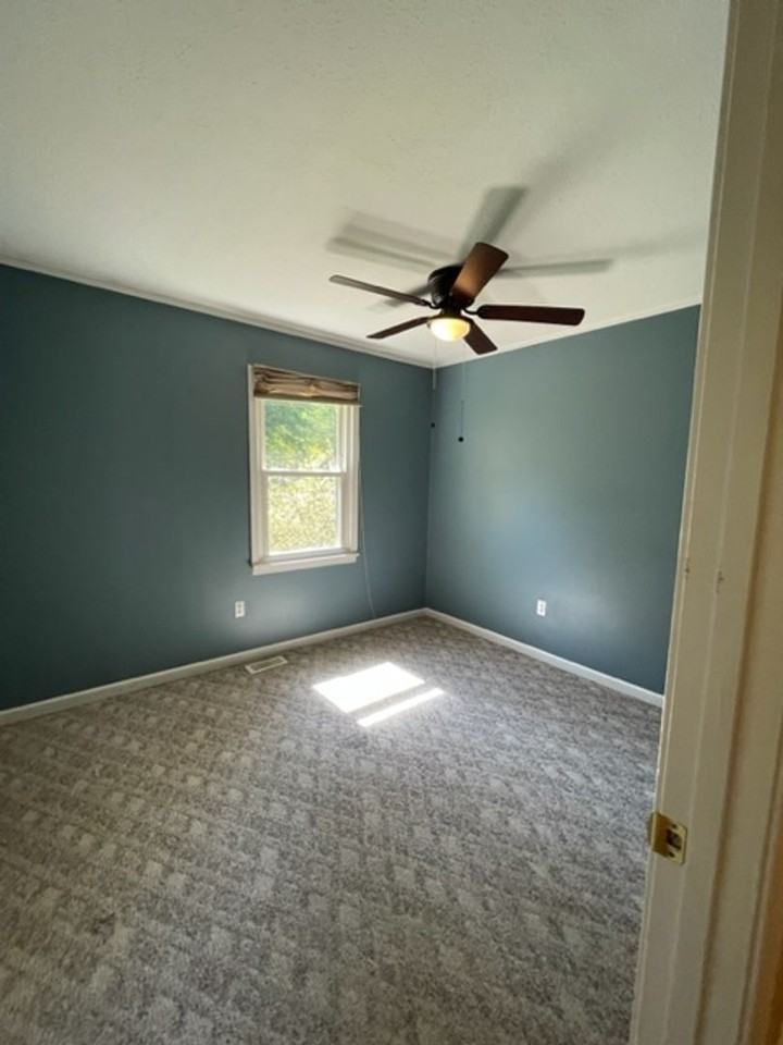 350 Valley View Dr - Photo 6 of 18