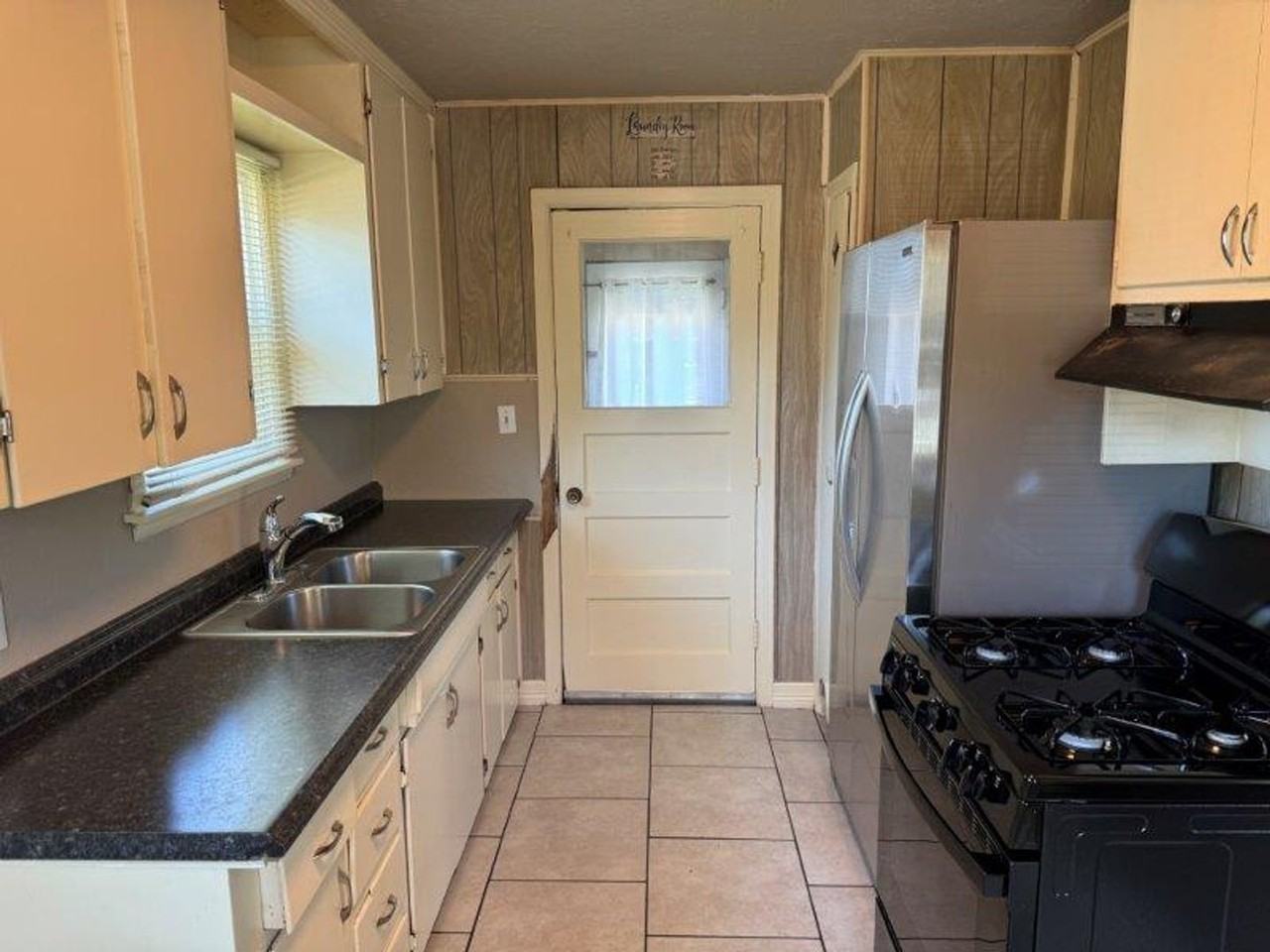 315 W Marshall Dr - Photo 2 of 12