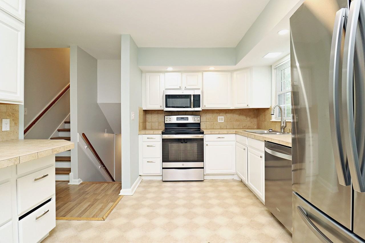 2412 Commonwealth Dr #A - Photo 6 of 24