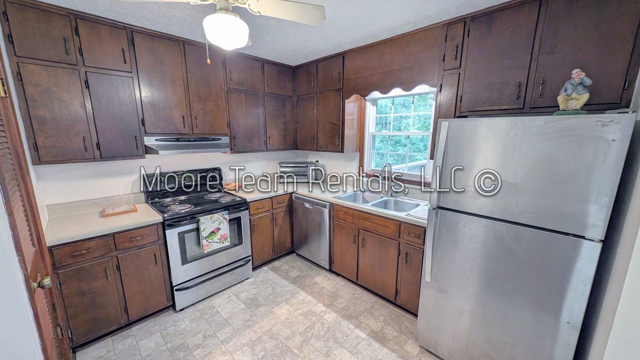 61 Spring Cove Dr - Photo 5 of 21