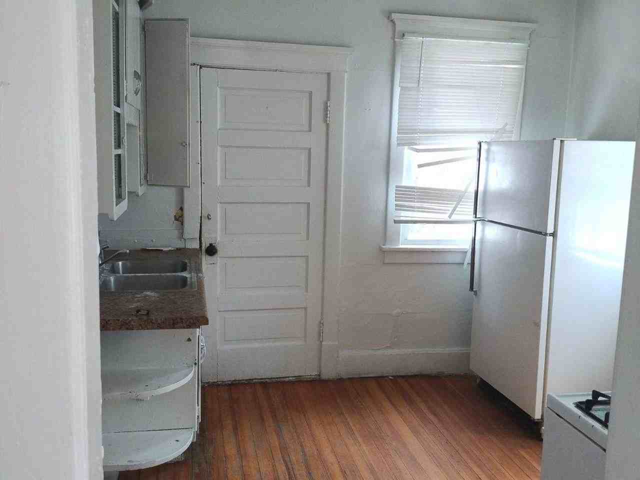 2733 S 16th St - Photo 2 of 5