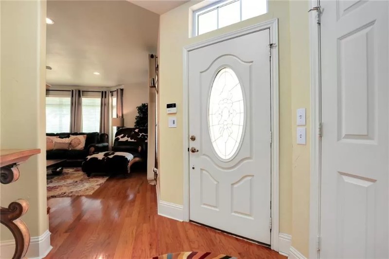 2505 Cambridge Dr - Photo 3 of 18