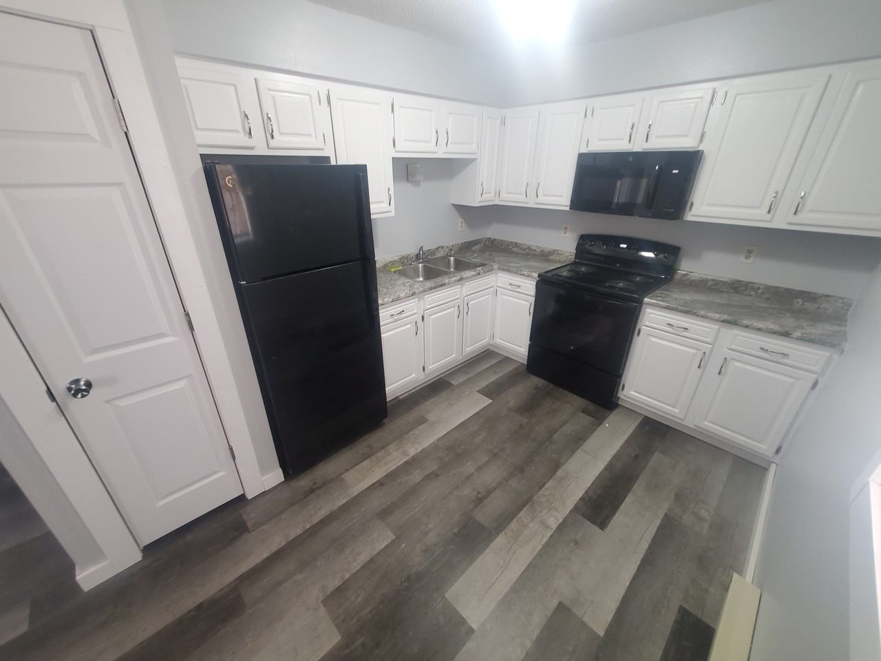 1014 Pine St #1 - Photo 2 of 14