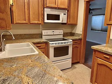 870 Palm Circle - Photo 2 of 11