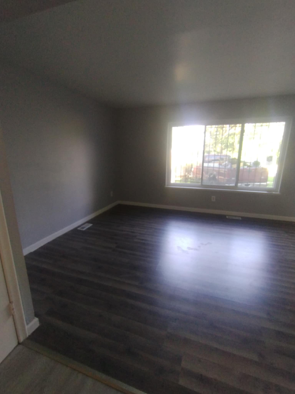 5805 Cloverlawn Dr - Photo 3 of 10