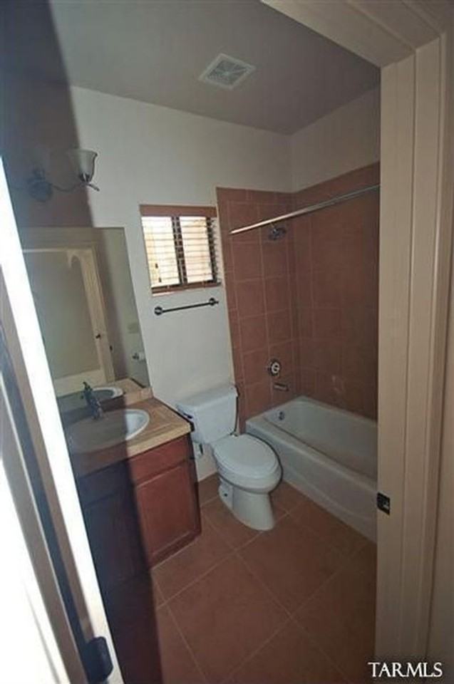 140 East Knight Lane - Photo 2 of 6