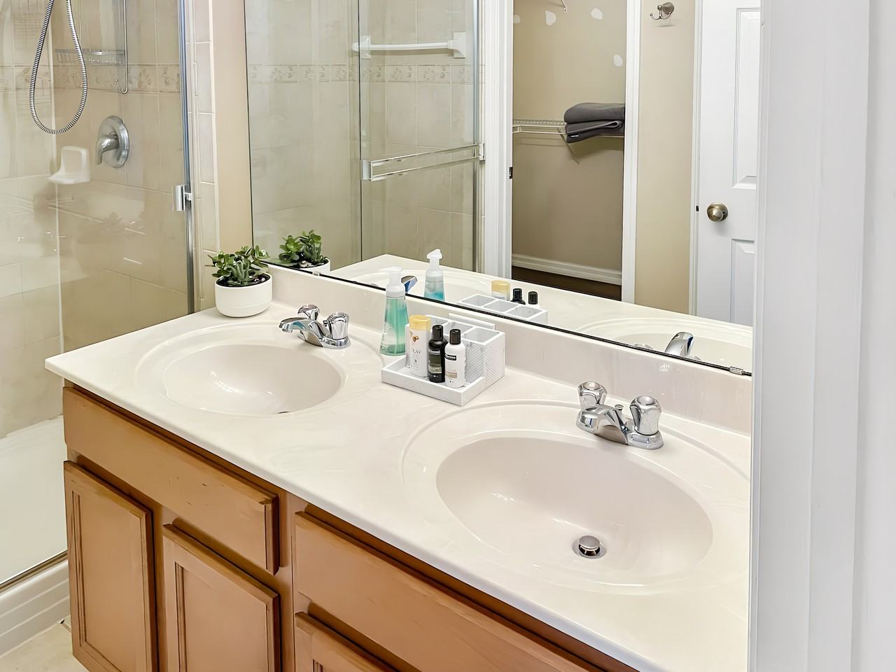 Biscotti Ave - Photo 2 of 7