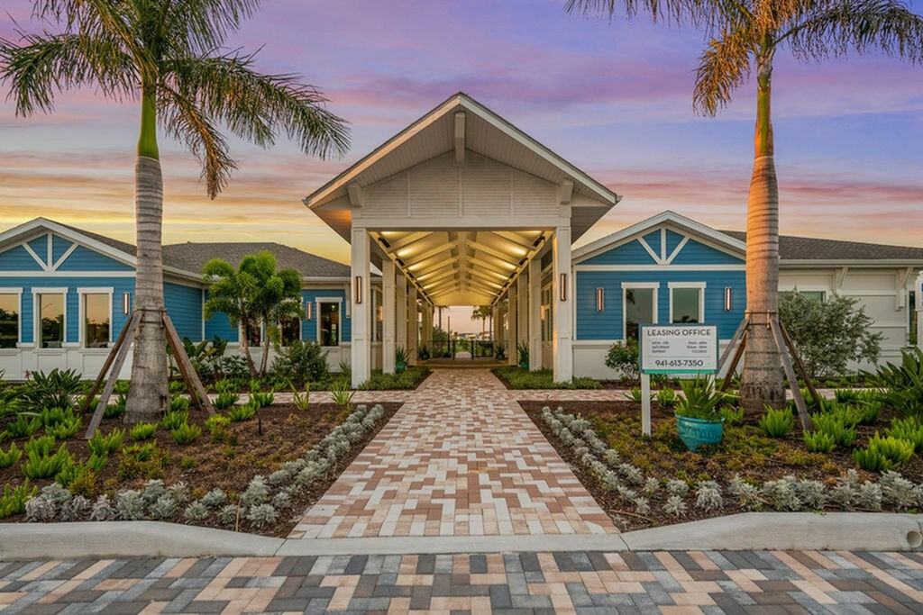 Apartments Near Florida College of Natural Health-Bradenton Vida Lakewood Ranch for Florida College of Natural Health-Bradenton Students in Bradenton, FL