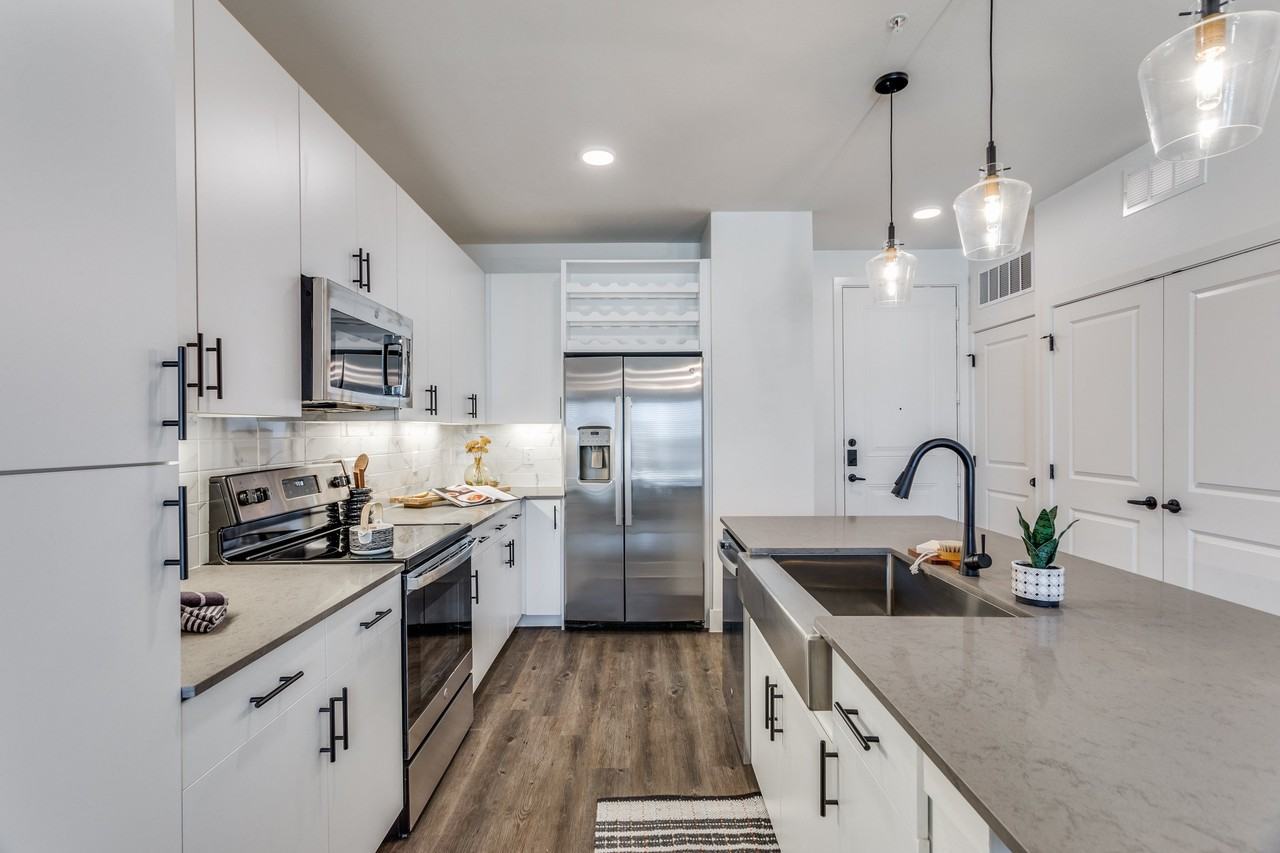 The Henley - Photo 3 of 40