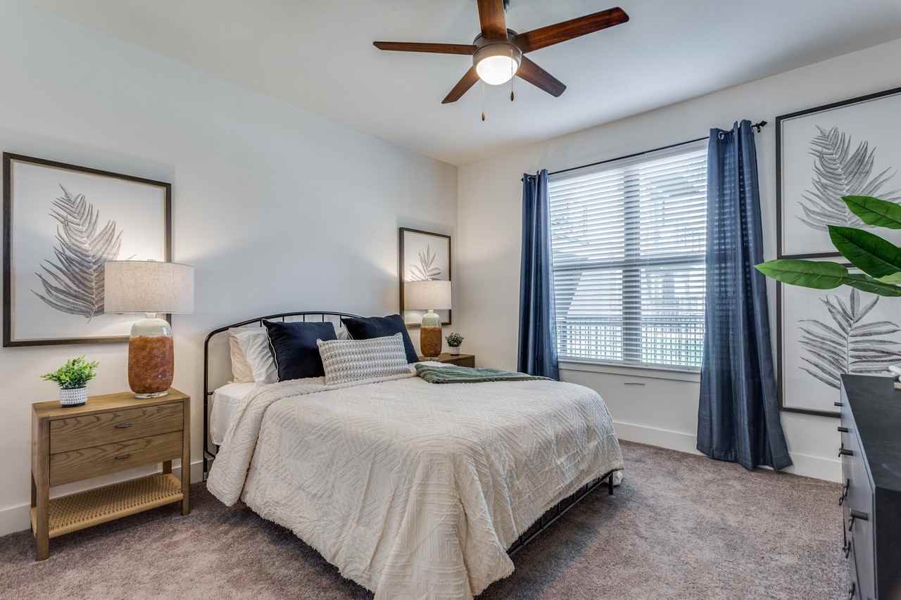 The Henley - Photo 5 of 40