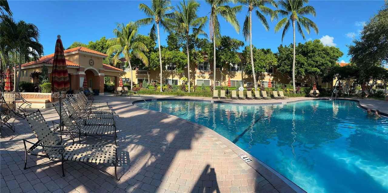 4918 Spinnaker Dr #5009 - Photo 2 of 8