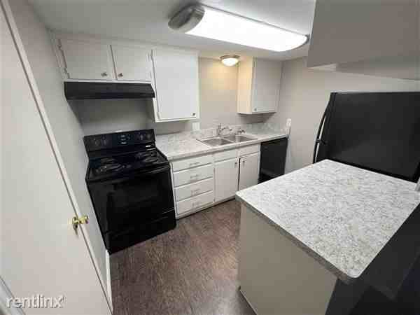 1126 N Bell Ave - Photo 2 of 6