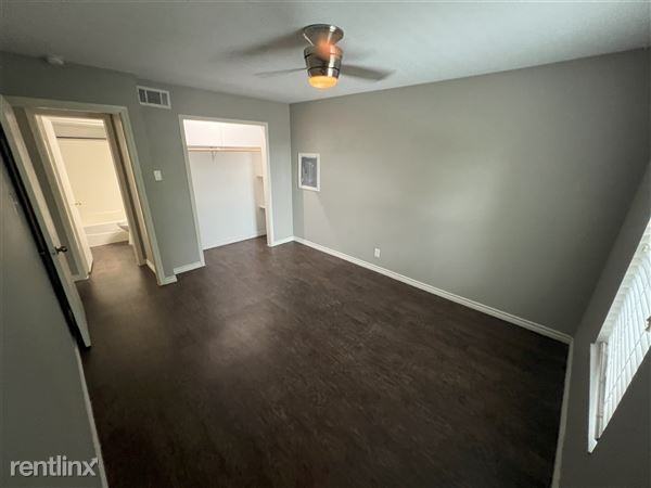 1126 N Bell Ave - Photo 4 of 6