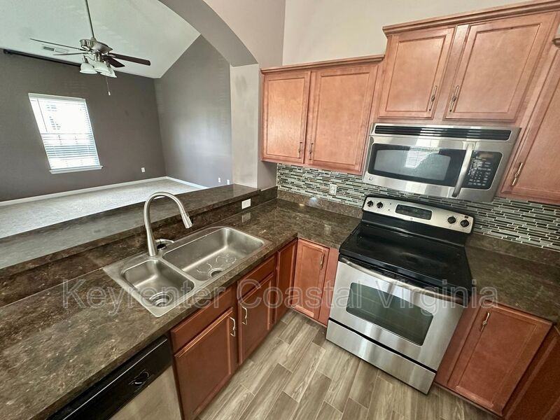 404 Blue Heron Trl - Photo 3 of 15