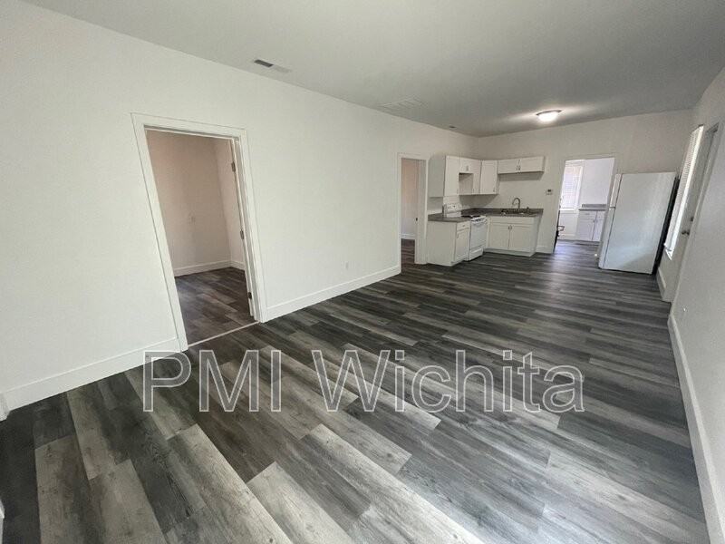 206 N Ash St - Photo 2 of 8