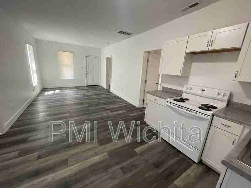 206 N Ash St - Photo 3 of 8