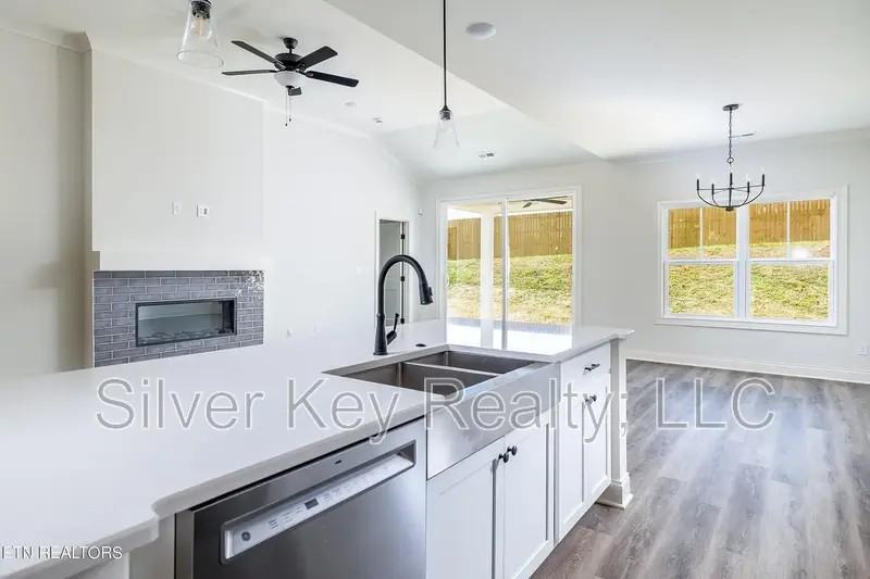 141 River Park Ln - Photo 4 of 15