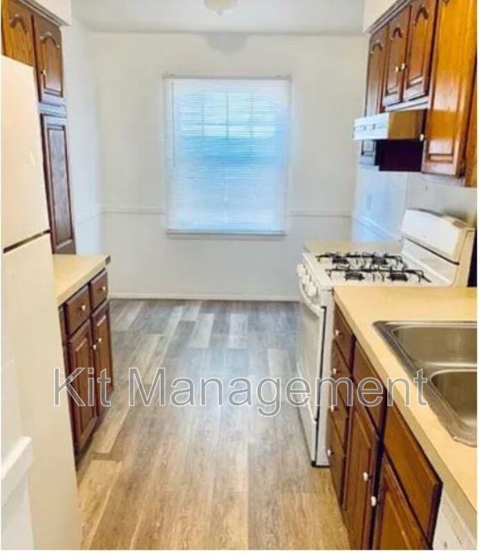 806 Brookley Blvd - Photo 3 of 13