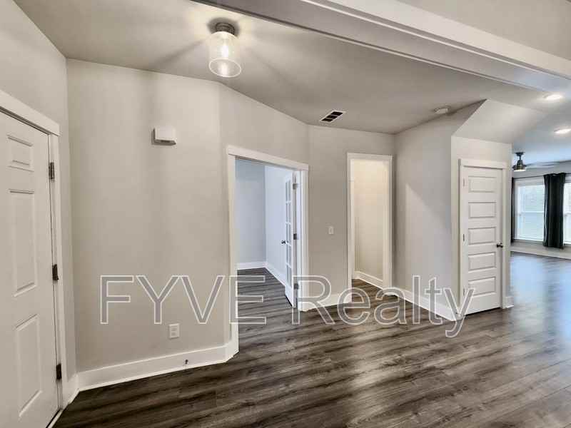 4026 Danes Dr - Photo 3 of 48