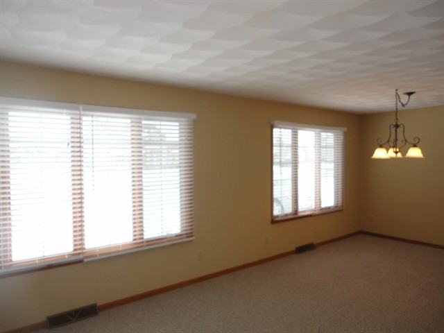 4020 Yale Dr - Photo 3 of 15