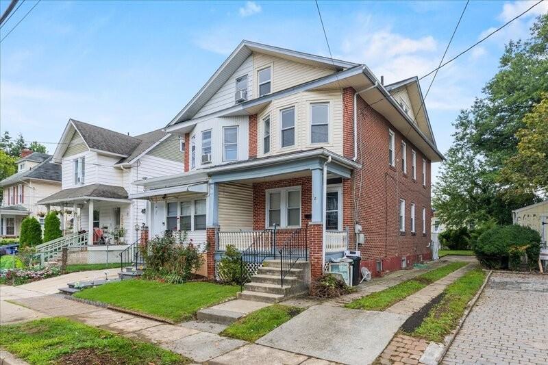 129 Evergreen Ave - Photo 3 of 50