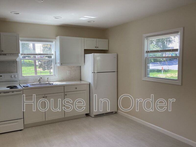 305 8th Ave E #102 - Photo 7 of 8
