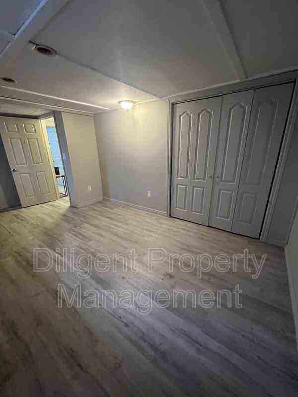 186 Collison Ave #5 - Photo 4 of 10