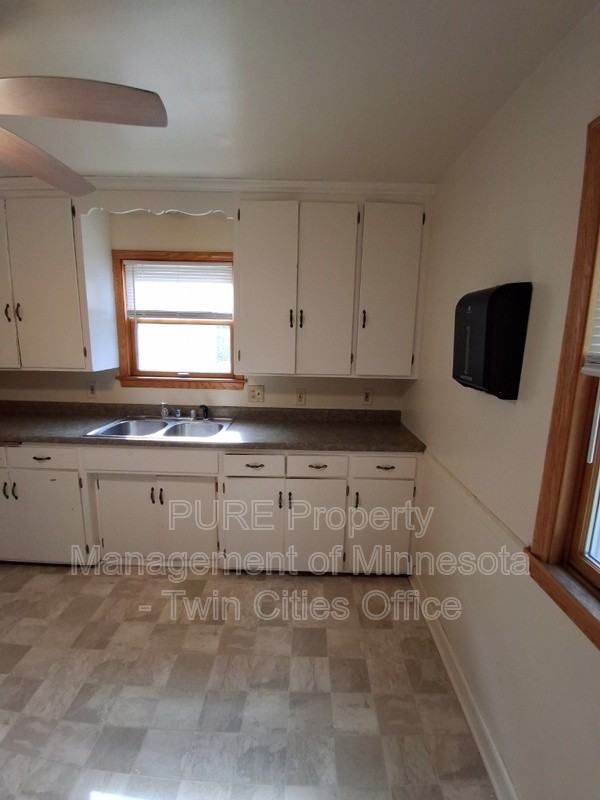 1250 Jessamine Ave E Uppr - Photo 3 of 18