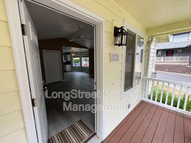 523 Se 59th Ct - Photo 2 of 27