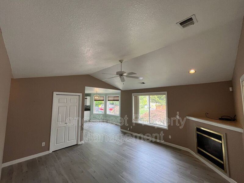 523 Se 59th Ct - Photo 3 of 27
