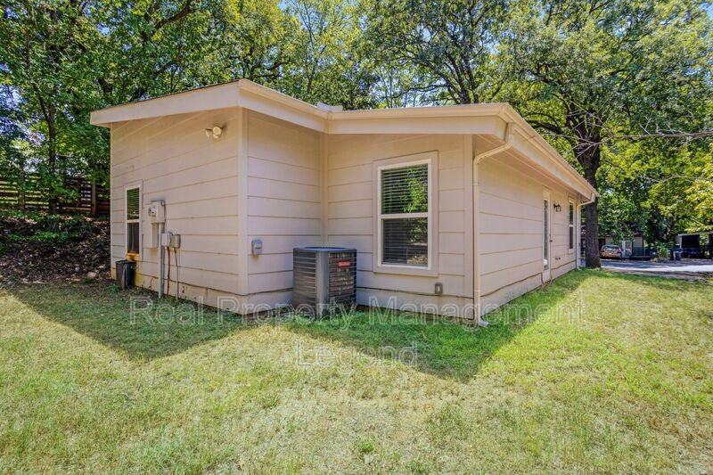 1011 W Hull St - Photo 4 of 29