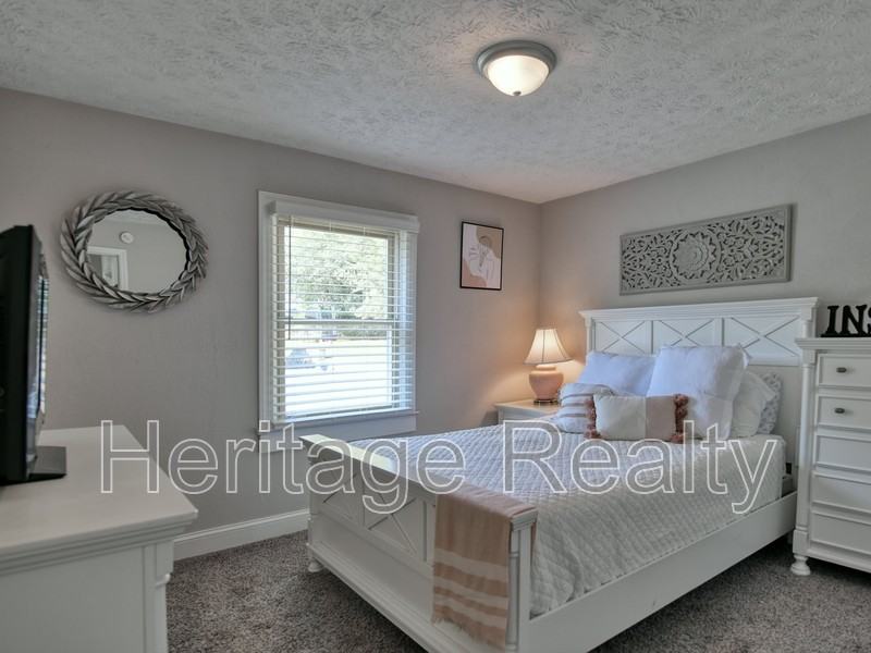 1725 Lenland Ave - Photo 6 of 27