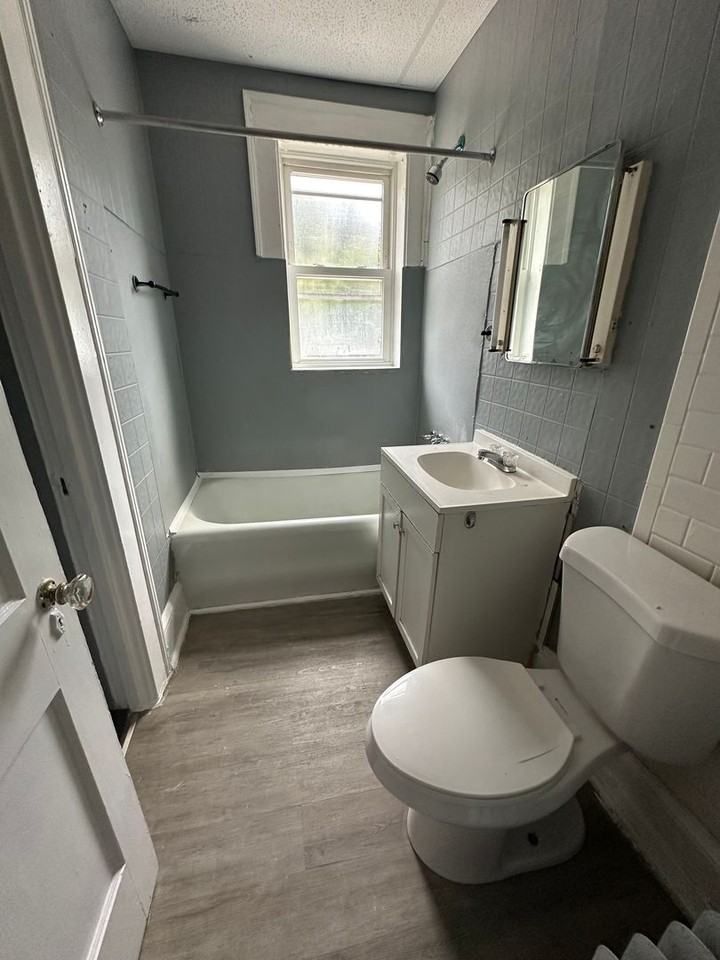 Hill Chateau Apartments - Photo 3 of 37