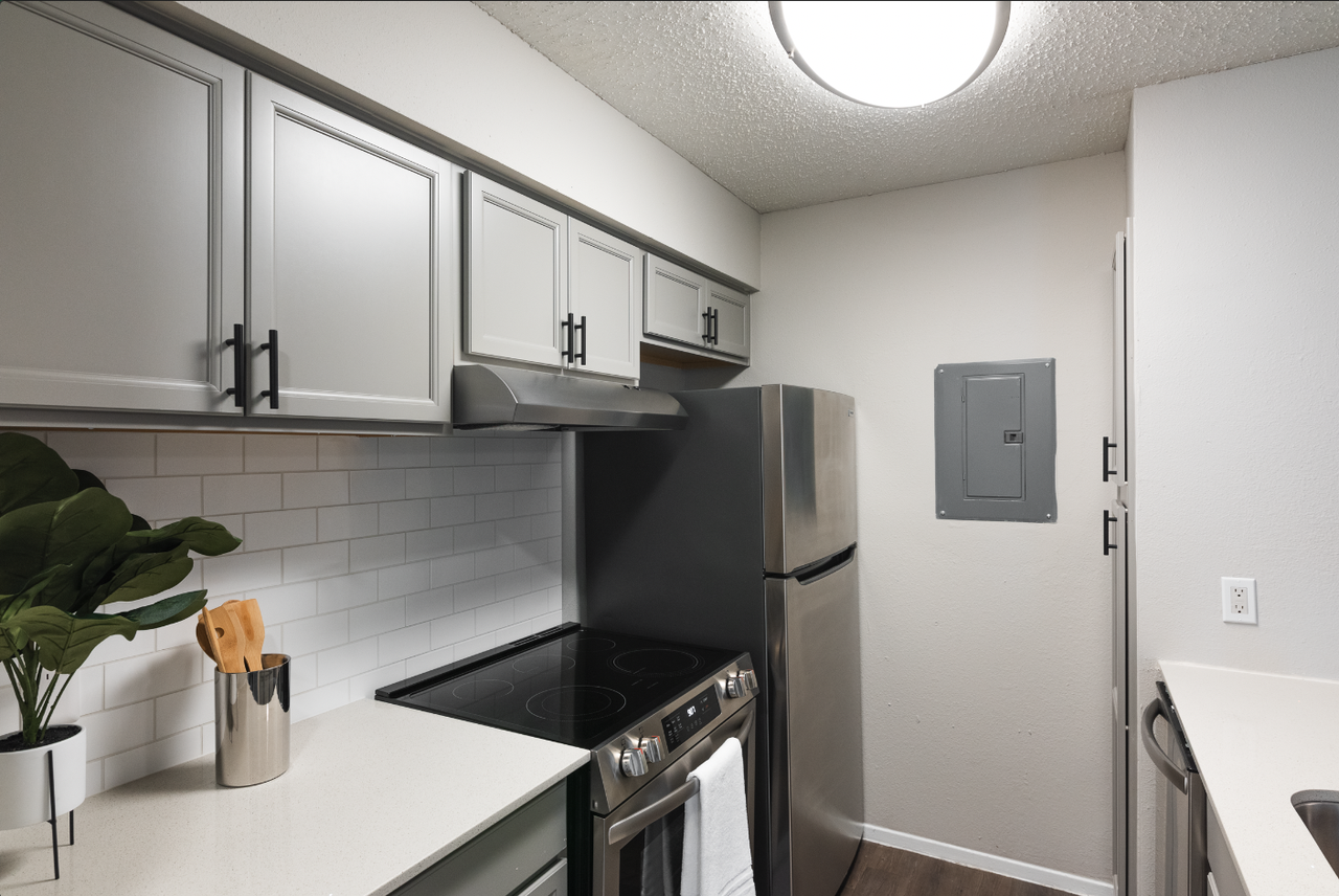 Decker Apartment Homes - Photo 4 of 28